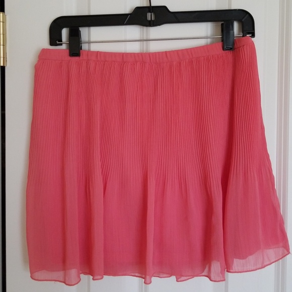 ⬇️ Zara peach/ pink/ coral Pleated skirt - Picture 2 of 8